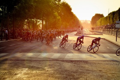 Bicycling in Paris; happiness in the turning of the wheels